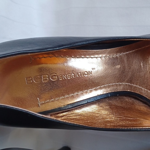 BCBGeneration "Cielo" Black Leather Pump- Sz. 7.5 - Picture 4 of 16